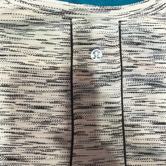 Lululemon Women's Run It Out Tee Tiger Space Dye Black White Size 6 stretchy - Picture 4 of 4